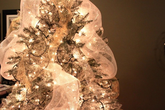 How to Put Mesh on Your Christmas Tree