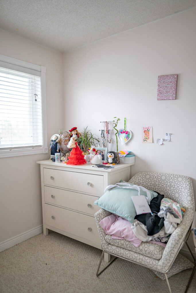 girls-bedroom-before-one-room-challenge